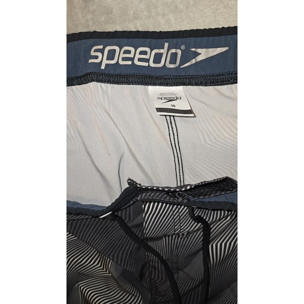 Speedo Swim‎ Shorts Men's 36 Gray Trunks Beachwear Above The Knee Lightly Worn
